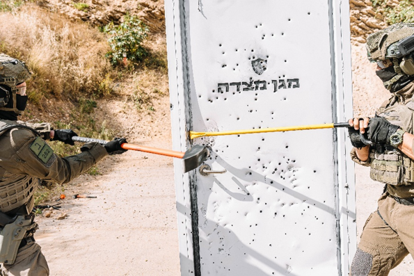 מערכת דלת בליסטית של מגן מצדה במבחן ירי